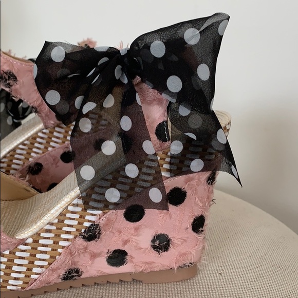Scarpi’s SIZE 7 ONLY Pink w/Polka Dot Sash Sandals - Picture 5 of 10
